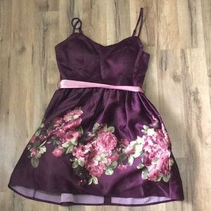 Tezee Me | Dark Magenta Homecoming Floral Pattern Dress | Sz 5/6